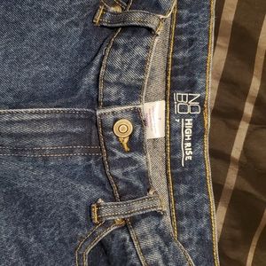 I sell these semi new chorts size 7 very cute